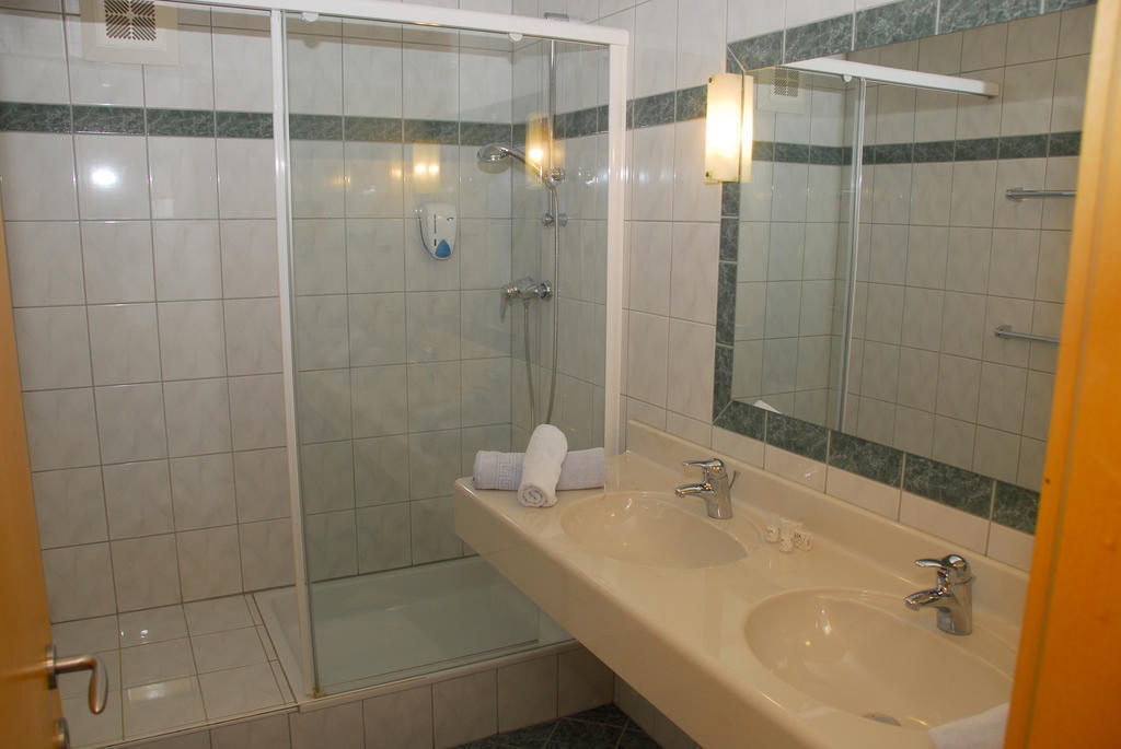 Alpenhotel Badmeister Flattach Δωμάτιο φωτογραφία